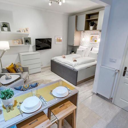d.Five Riverside Deluxe Apartment Budapest Extérieur photo