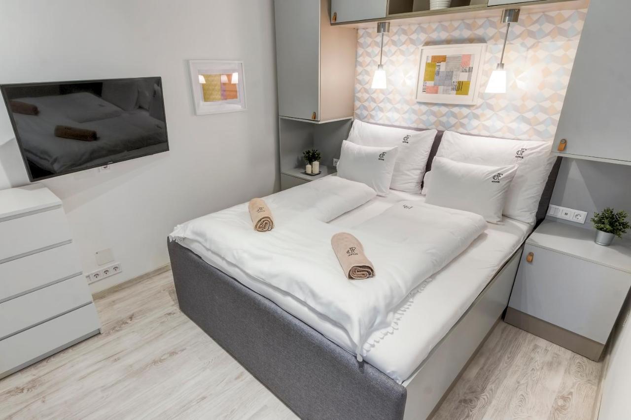 d.Five Riverside Deluxe Apartment Budapest Extérieur photo